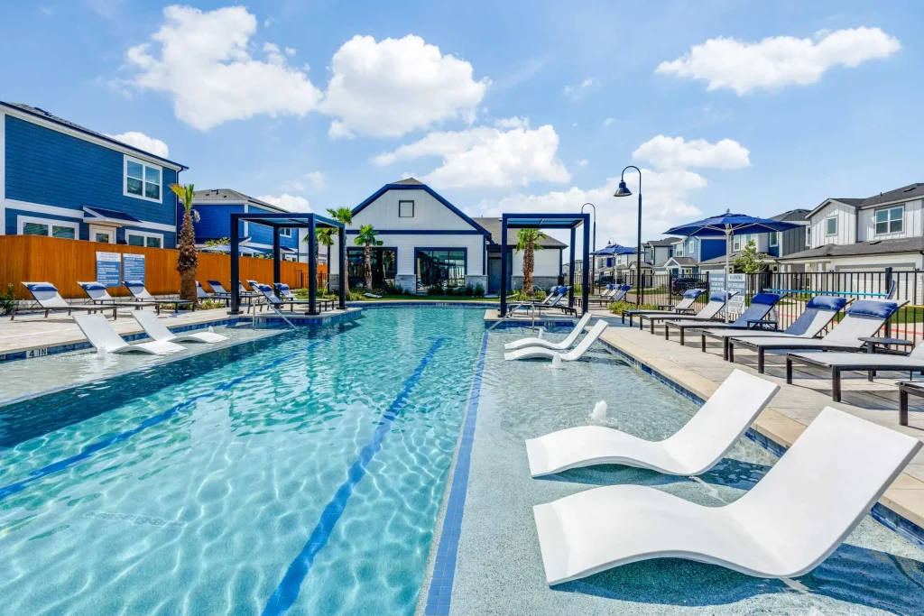 VILLAS AT CREEKSIDE